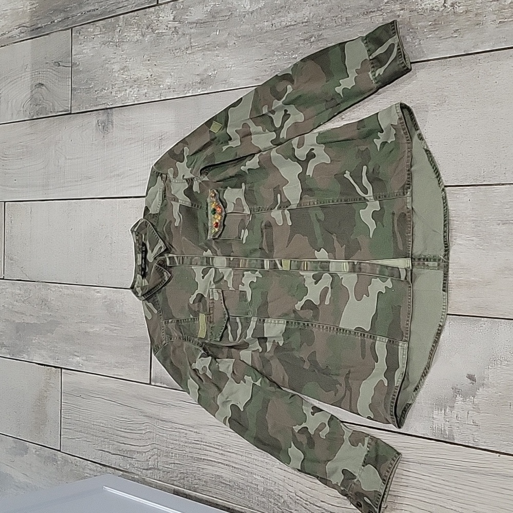 Zara camo button-down  shirt size medium